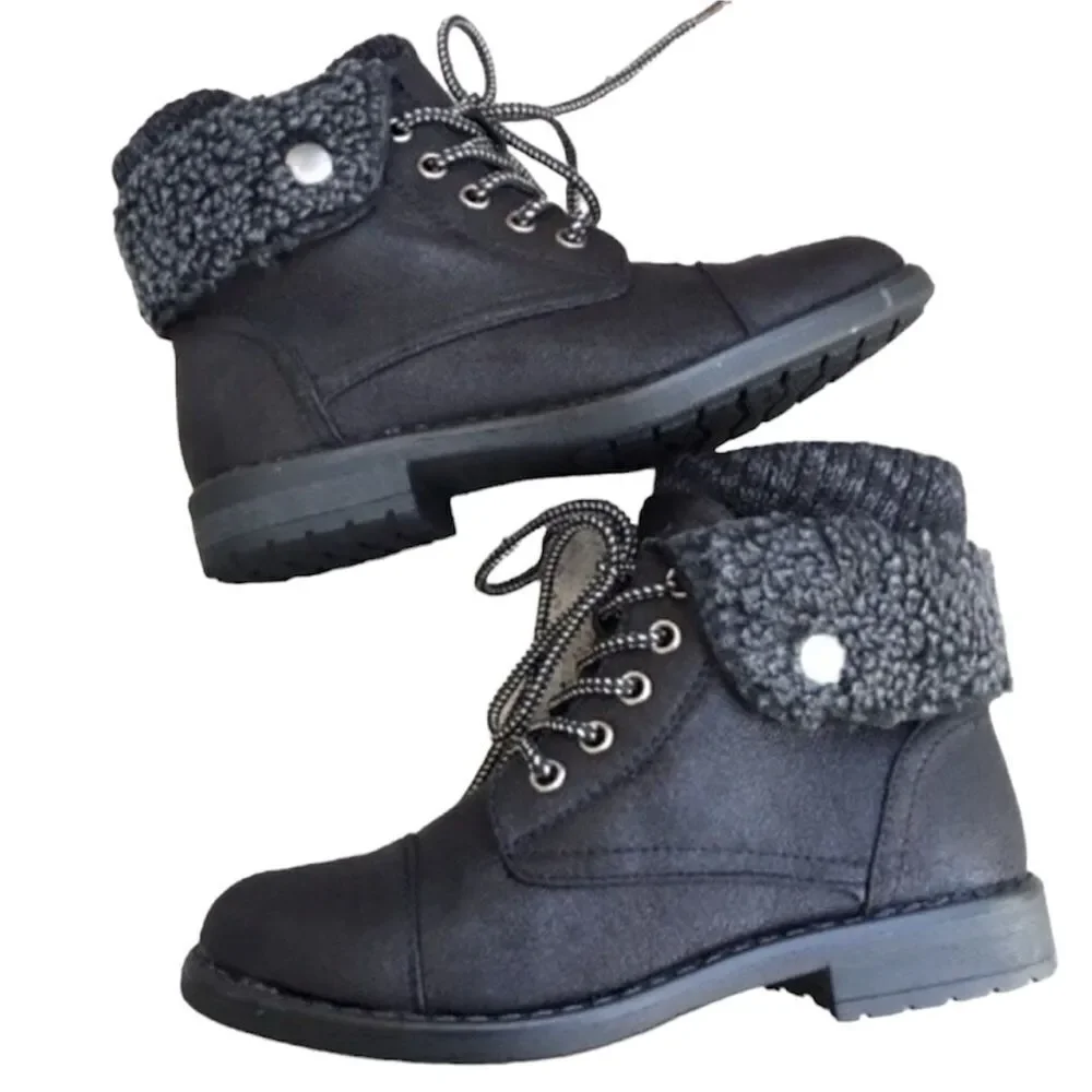 CUTE FAUX SHERPA LACE UP LIGHTWEIGHT BLACK ANKLE BOOTS NEW IN BOX‎